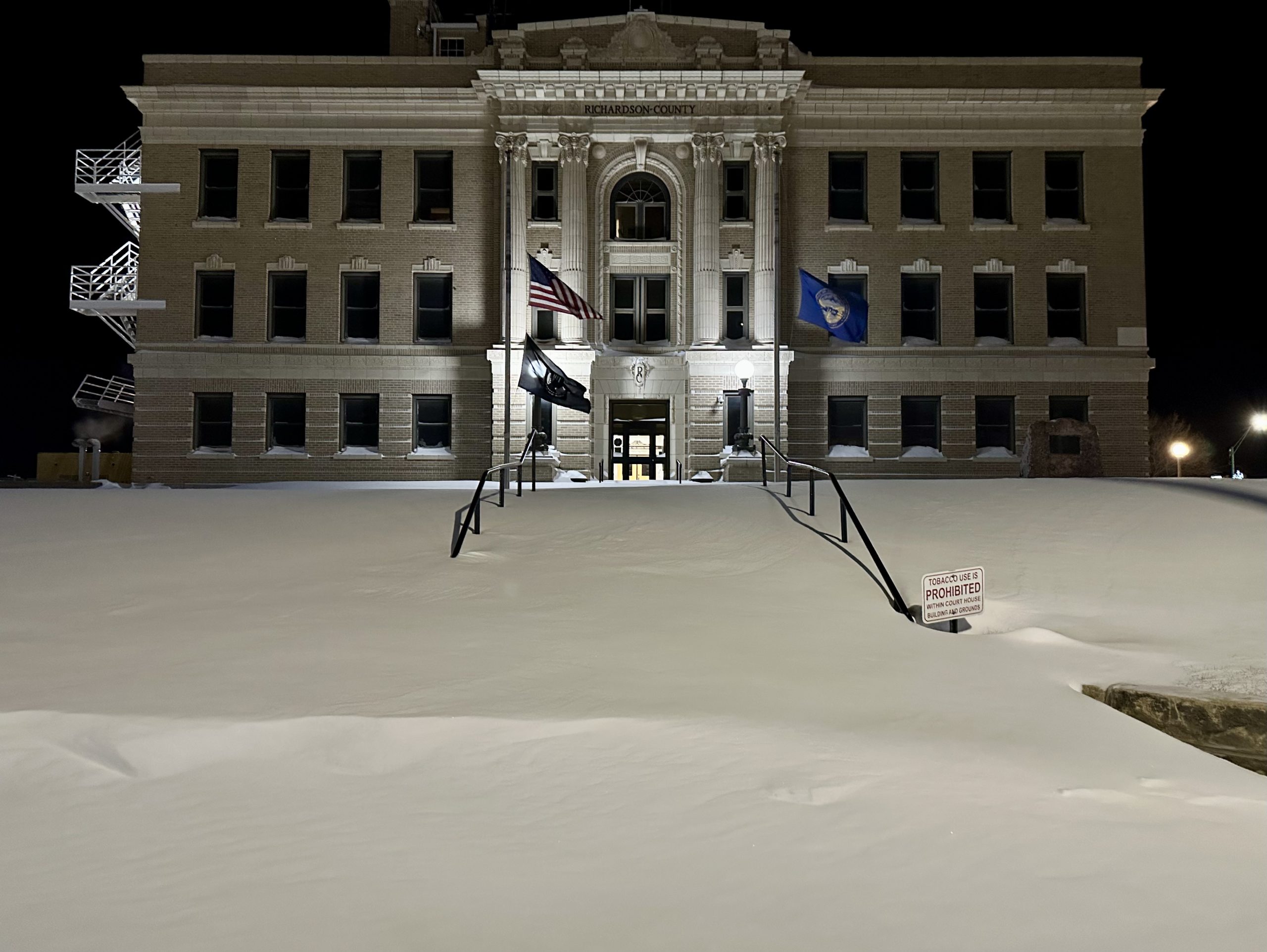 Winter storm dumps over a foot of snow on Falls City